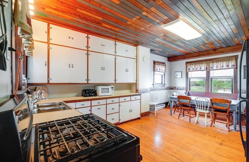 Rosebud House | Spacious Owensville Getaway w/Winery On-Site!
