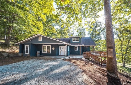 St. James House | Spacious Ozark Home Near River & Wineries