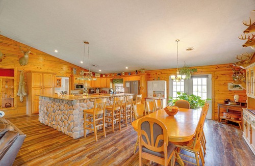 Leasburg Cottage | Spacious Ozarks Family Home - Private Pool & Grill
