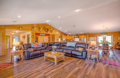 Tea House | Spacious Ozarks Family Home - Private Pool & Grill
