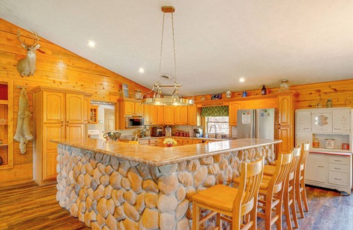 Tea Cabin | Spacious Ozarks Family Home - Private Pool & Grill