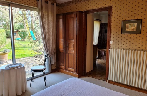 Saint-Martin-d'Abbat Bed & Breakfast | Spacious peaceful house with garden and river