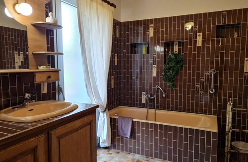 Saint-Martin-d'Abbat Bed & Breakfast | Spacious peaceful house with garden and river