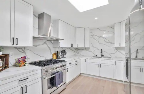 Linda Mar House | Spacious Pacifica Beach Home Sleeps 14 Game Room