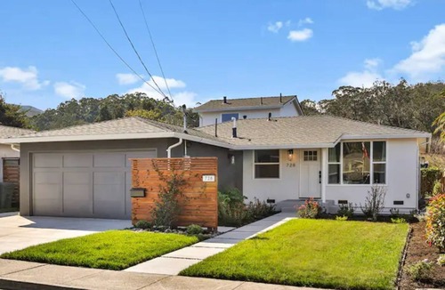 Linda Mar House | Spacious Pacifica Beach Home Sleeps 14 Game Room