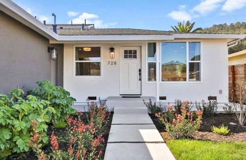 Linda Mar House | Spacious Pacifica Beach Home Sleeps 14 Game Room