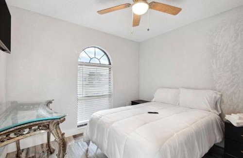 Childs Park Villa | Spacious Palace Style Retreat!