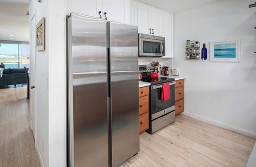 Mission Beach Condo | Spacious, parking, 10 restaurants close by, on the sand, views. Reduced price.