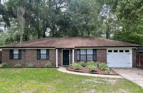 Hinesville House | Spacious & Peaceful | ♛3 Beds, Backyard, location