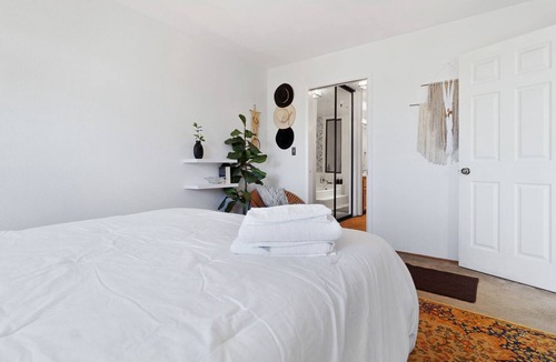 Davis Tract Condo | Spacious Peaceful Bohemian