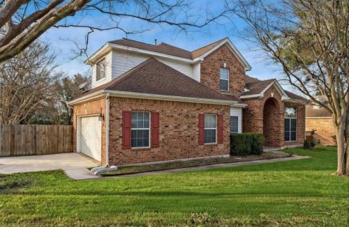 Manor House | Spacious & Peaceful Home in Central Austin