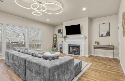 Manor House | Spacious & Peaceful Home in Central Austin
