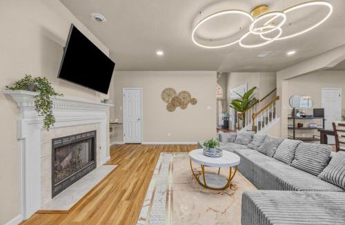 Manor House | Spacious & Peaceful Home in Central Austin