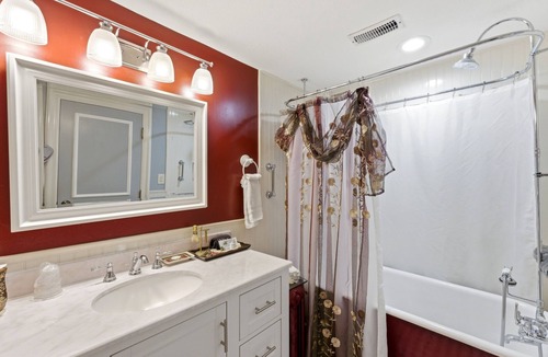 Heber Bed & Breakfast | Spacious penthouse Victorian Suite in Boutique B&B