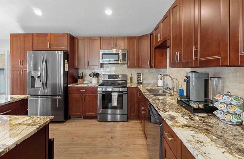 Northglenn House | Spacious & Pet Friendly- Hot Tub & Mountain Views