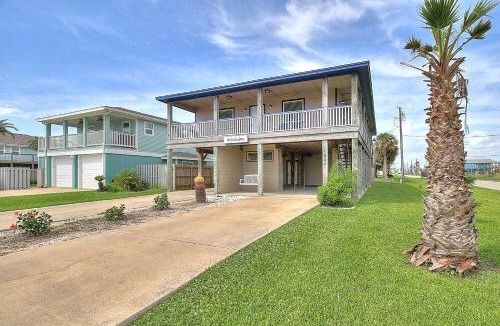 Leeward Sands House | Spacious & Pet Friendly - Game Room Sleeps 10