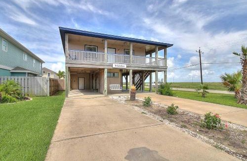 Leeward Sands House | Spacious & Pet Friendly - Game Room Sleeps 10