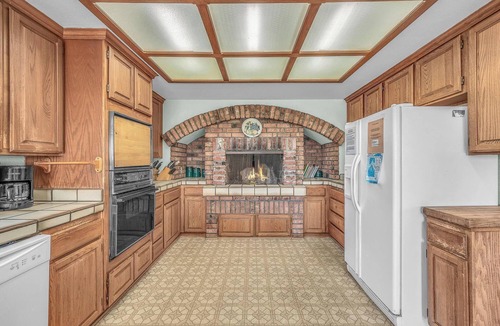 Bayshore House | Spacious Pet Friendly Oceanfront Home with Fenced Yard, Large Deck, Beach Access