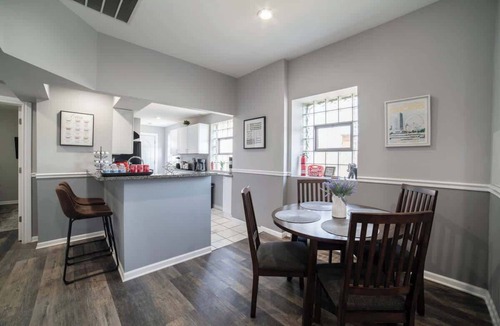 Heart of Chicago Apartment | Spacious Pilsen 3BR Apt,AC,Laudry,Free Parking