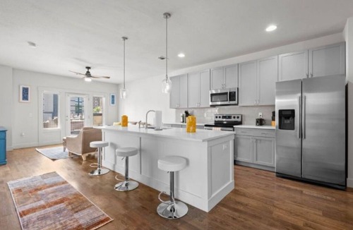 Country Club Plaza Area Apartment | Spacious Plaza 2BED Apartment