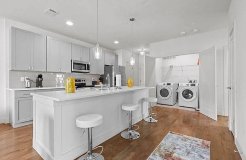 Country Club Plaza Area Apartment | Spacious Plaza 2BED Apartment