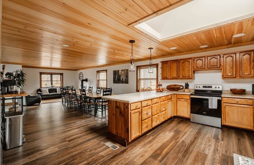 Thornhurst Cabin | Spacious Pocono Getaway w/Arrowhead Lake + Pool Access!