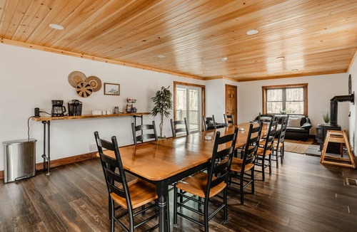 Thornhurst Cabin | Spacious Pocono Getaway w/Arrowhead Lake + Pool Access!