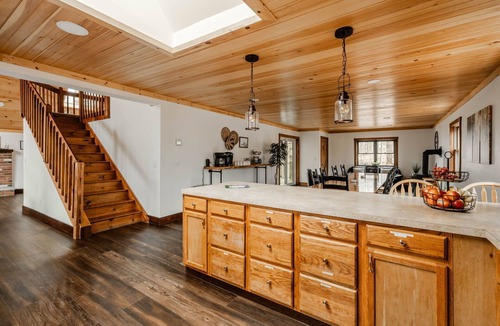 Thornhurst Cabin | Spacious Pocono Getaway w/Arrowhead Lake + Pool Access!