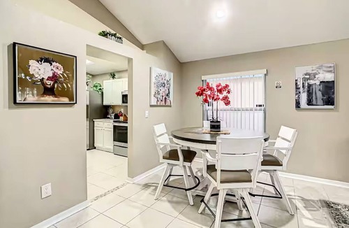 Lindfields House | Spacious Pool Home Near Disney | Sleeps 11