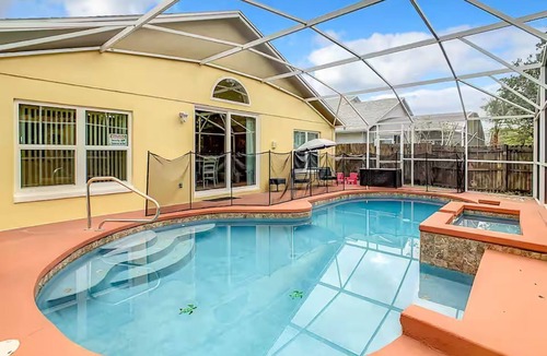 Lindfields House | Spacious Pool Home Near Disney | Sleeps 11
