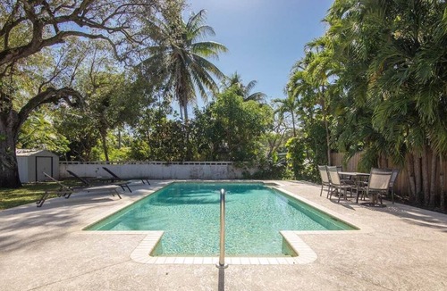 North Miami Beach House | Spacious Pool Oasis w/ Washer&Dryer