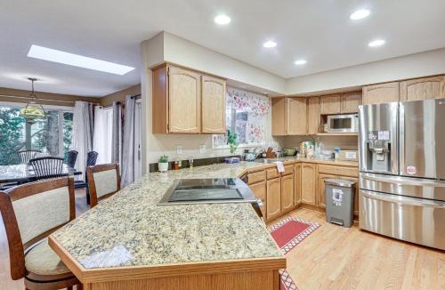 Tanasbourne House | Spacious Portland Area Home w/Fenced Yard