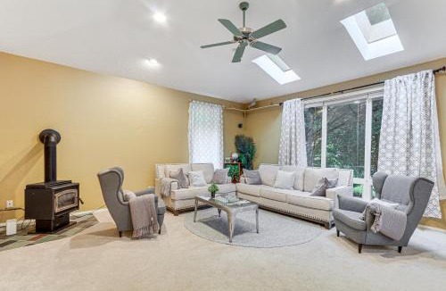 Tanasbourne House | Spacious Portland Area Home w/Fenced Yard