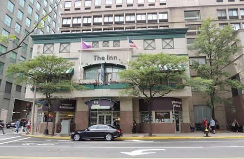 Medical Center Area Hotel | Spacious Premium King Room Near Premier Academic Sites - 1 Mile from HMS