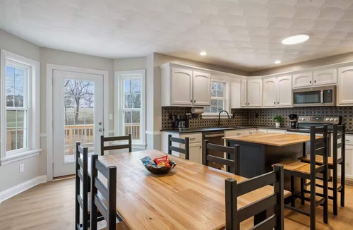 Bardstown House | Spacious, Pristine Home w/Firepit, Bourbon Lounge