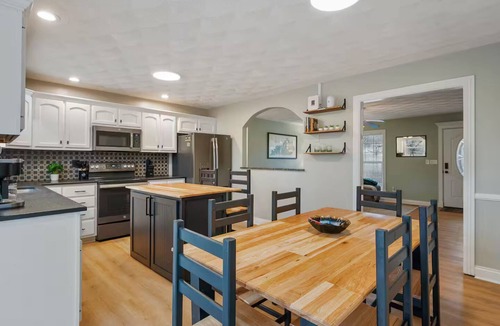 Bardstown House | Spacious, Pristine Home w/Firepit, Bourbon Lounge