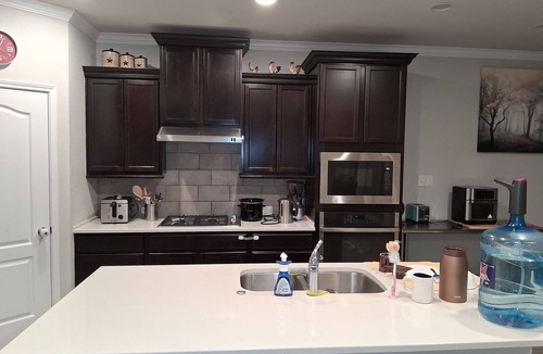 Wellborn House | Spacious Private Suite & Living Room in College Station - 15 Mins from Texas A&M