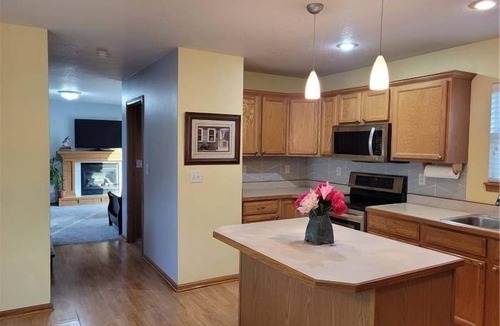 Ankeny House | Spacious Private BR & BA in Ankeny