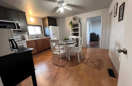 Finley House | Spacious Private Country Getaway!