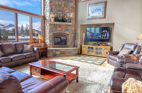 Baldy Mountain House | Spacious. Private Hot Tub.Views. Deck. Pool Table.