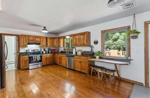 Preston House | Spacious Private Home by TWO Casino