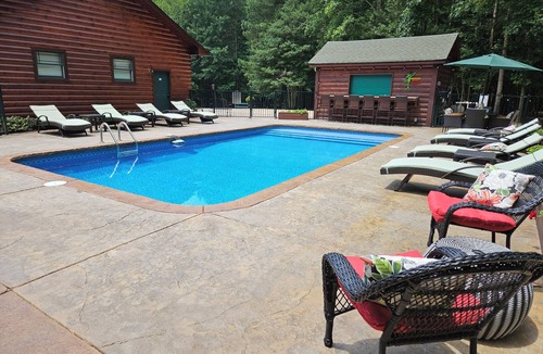 Quinton House | Spacious, Private Log Home between Richmond & Williamsburg-Pool-Outdoor Kitchen