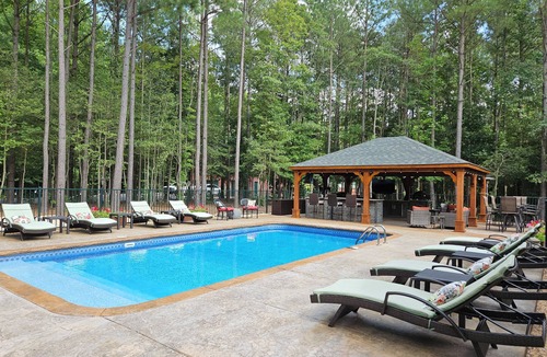 Quinton House | Spacious, Private Log Home between Richmond & Williamsburg-Pool-Outdoor Kitchen