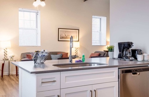 North Waltham Apartment | Spacious Private Luxury Apt