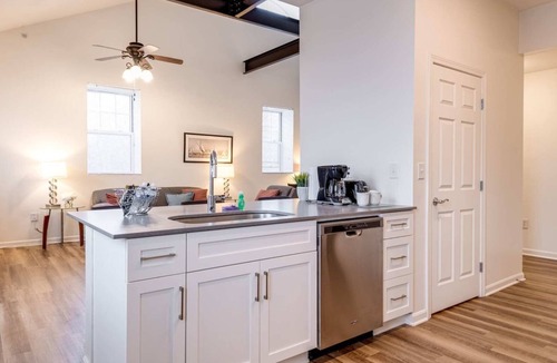 North Waltham Apartment | Spacious Private Luxury Apt