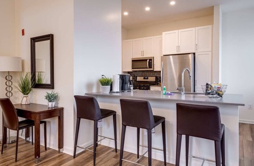 North Waltham Apartment | Spacious Private Luxury Apt