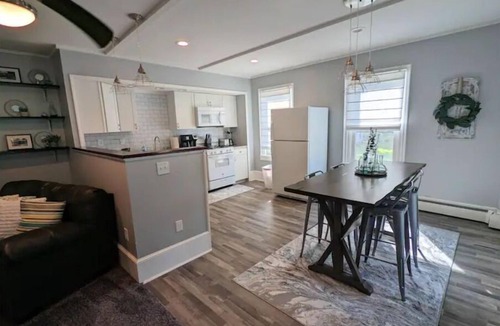 Almond Apartment | Spacious & Private Modern Apartment in Historic Homen