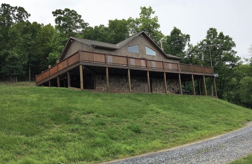 Luray Cabin | Spacious Private Retreat with Great Views of Page Valley & Blue Ridge Mountains