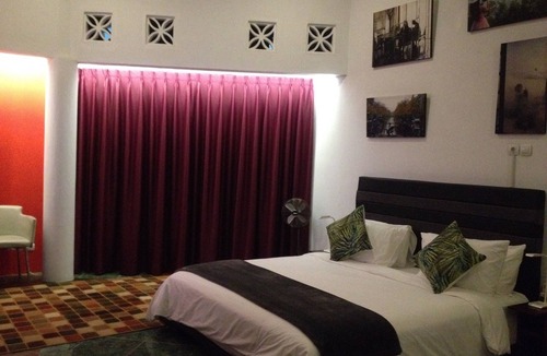 Salatiga Bed & Breakfast | Spacious private room in local and green environment