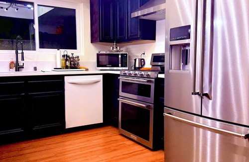 Hawthorne House | spacious private room w/share bathroom